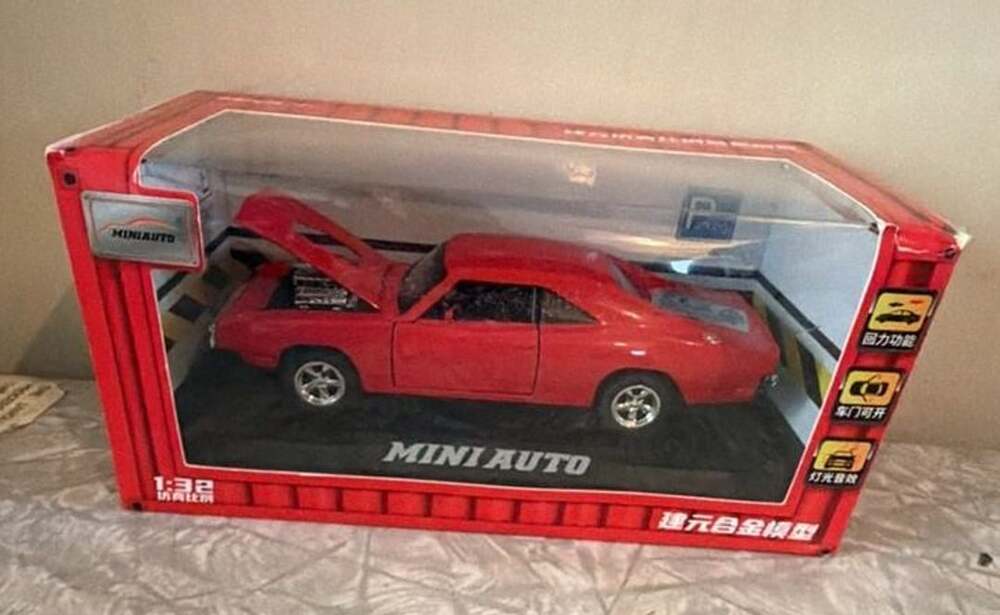 Mini Auto Dodge Charger 1:32 Red Diecast Toy Car